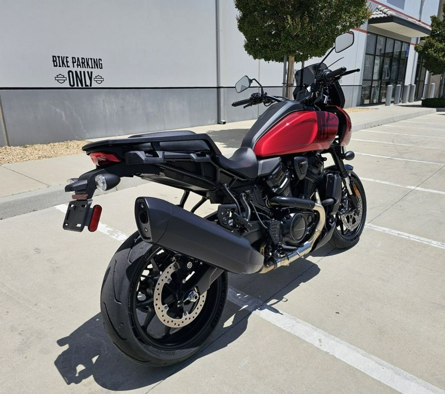 2025 Harley-Davidson® RA1250ST - Pan America® 1250 ST