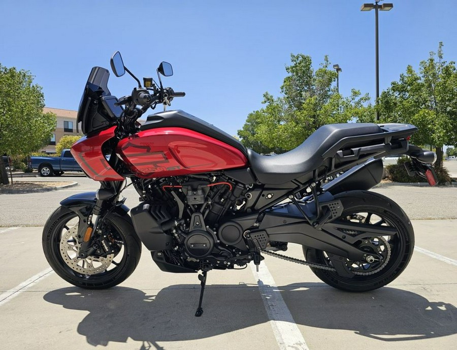 2025 Harley-Davidson® RA1250ST - Pan America® 1250 ST