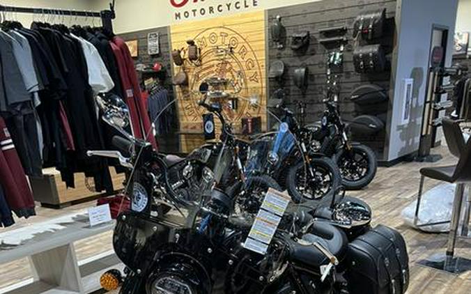 2023 Indian Motorcycle® Super Chief® ABS Black Metallic