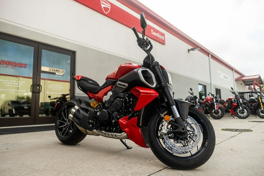 2023 Ducati Diavel V4 Ducati Red