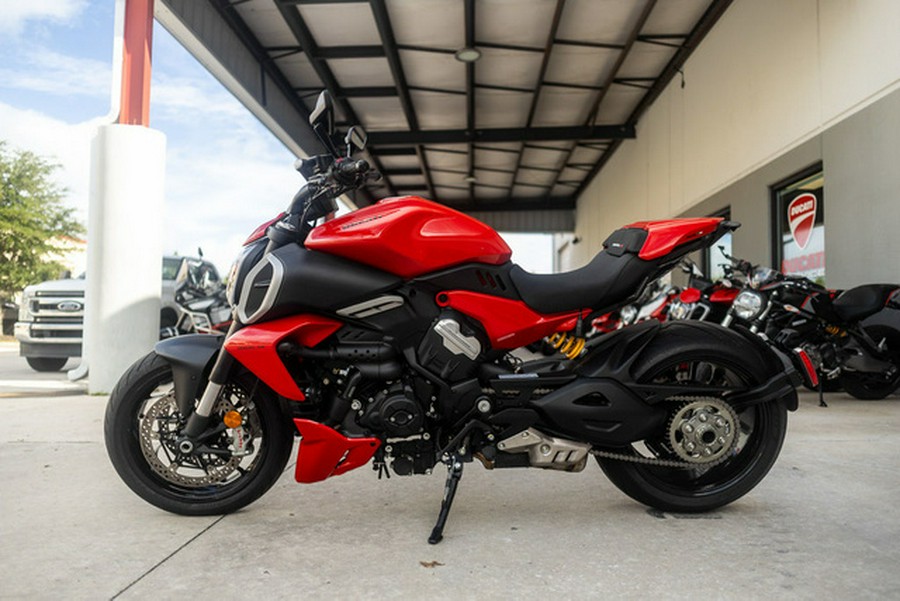 2023 Ducati Diavel V4 Ducati Red