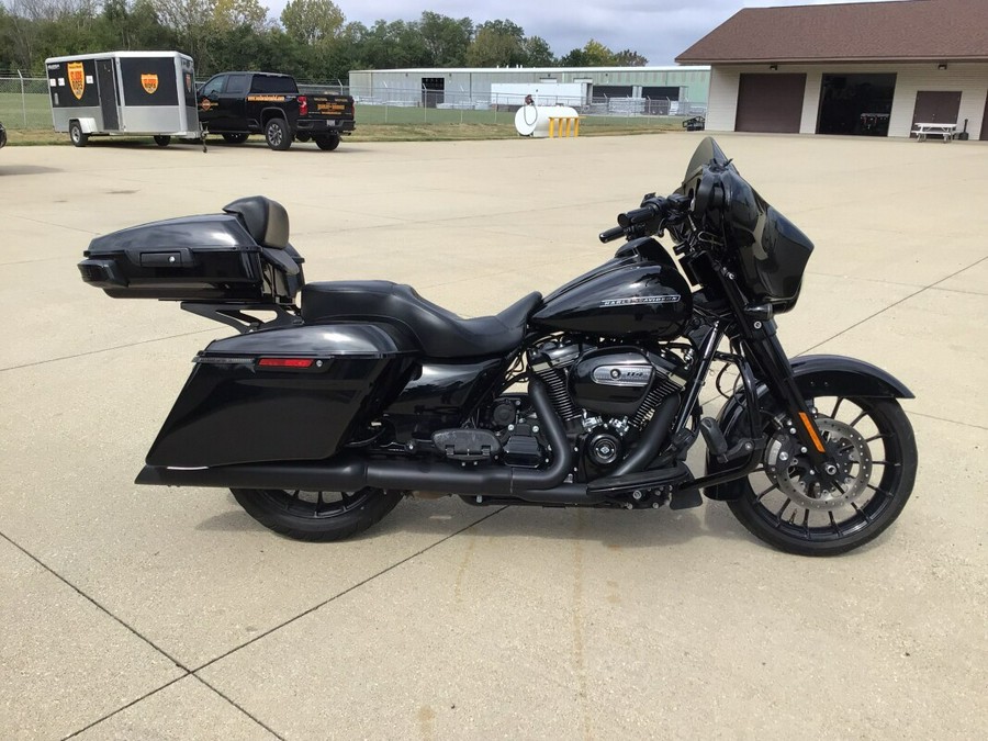 FLHXS 2019 Street Glide® Special