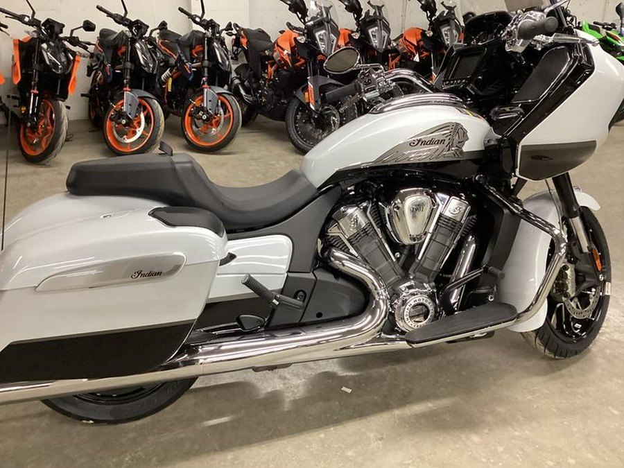 2024 Indian Motorcycle® Challenger® Limited with PowerBand Audio Package Ghost White Metallic