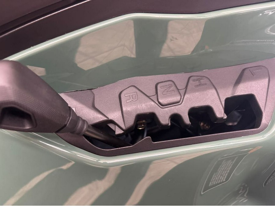 2025 Can-Am OUTLANDER PRO XU HD7 COMPASS GREEN
