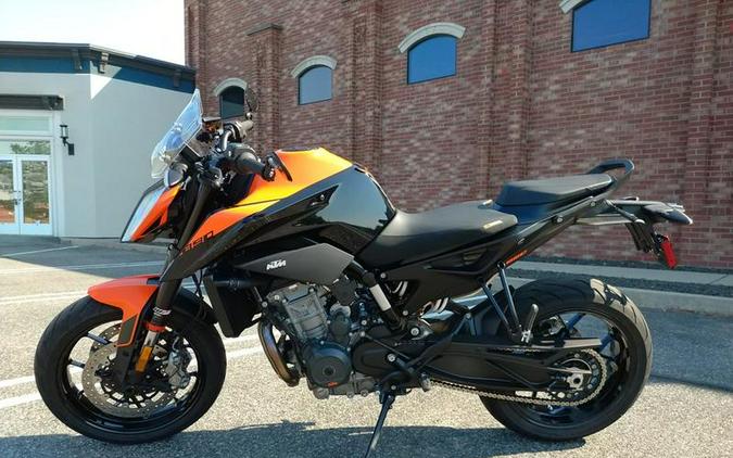 2021 KTM 890 Duke First Look Preview