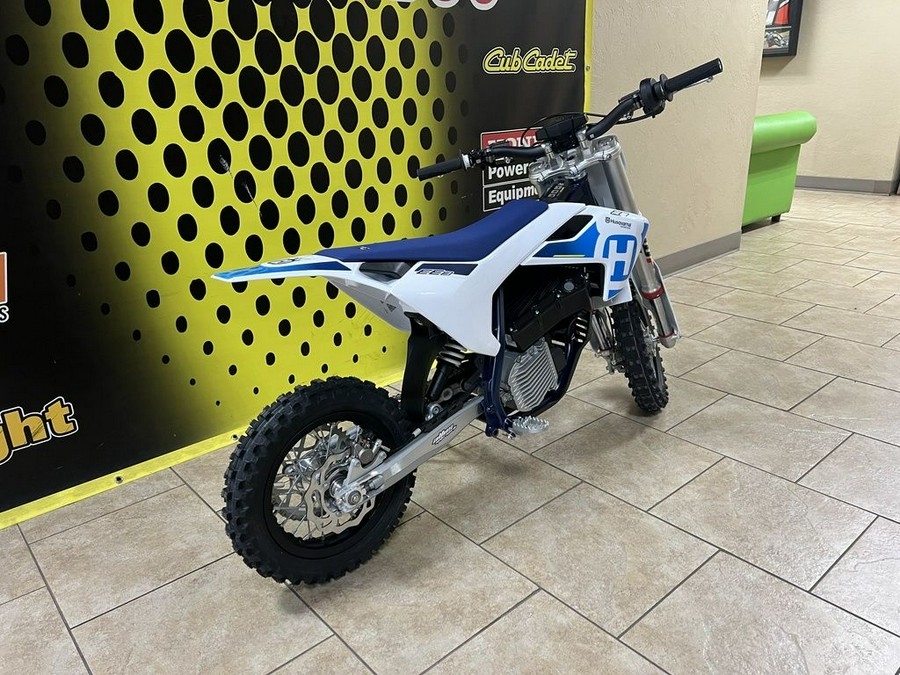 2024 Husqvarna® EE 3