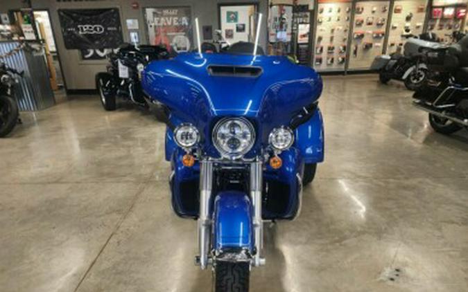 2024 Harley-Davidson Tri Glide Ultra FLHTCUTG BLUE BURST W/ PINSTRIPE