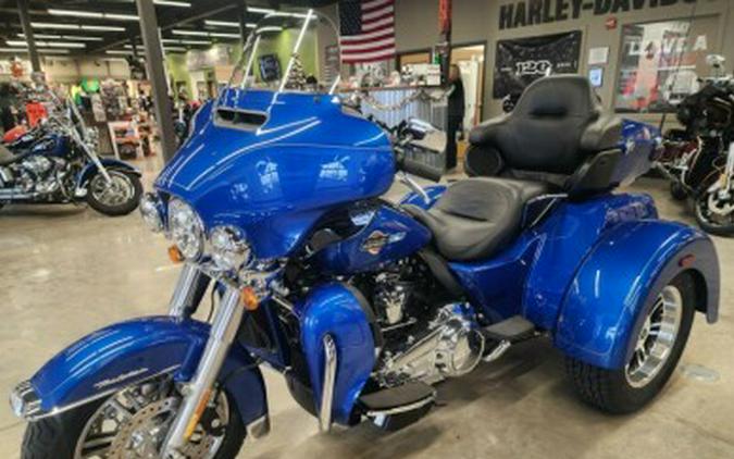 2024 Harley-Davidson Tri Glide Ultra FLHTCUTG BLUE BURST W/ PINSTRIPE