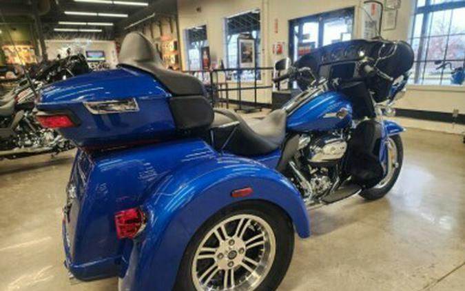 2024 Harley-Davidson Tri Glide Ultra FLHTCUTG BLUE BURST W/ PINSTRIPE