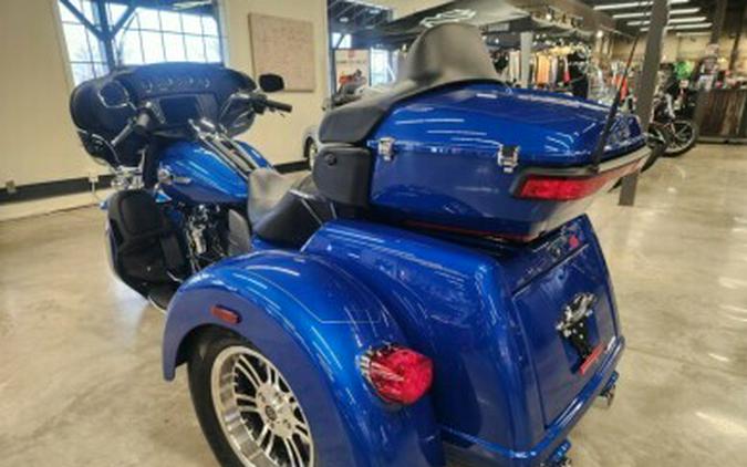 2024 Harley-Davidson Tri Glide Ultra FLHTCUTG BLUE BURST W/ PINSTRIPE