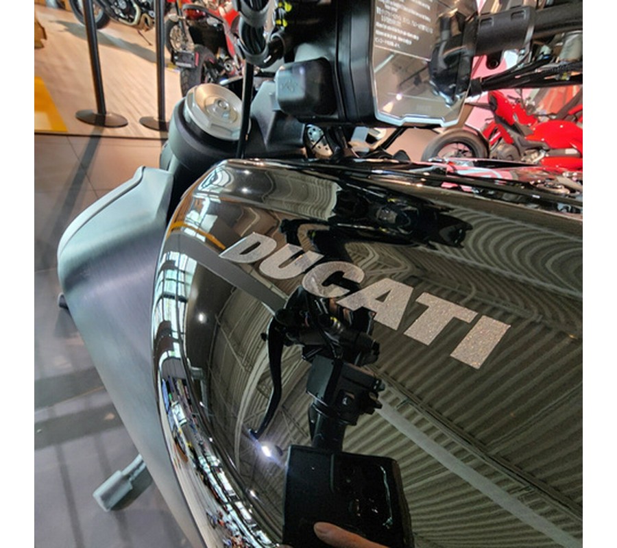 2025 Ducati Diavel V4