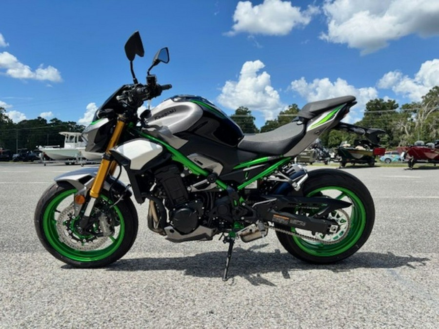 2025 Kawasaki Z900 SE ABS