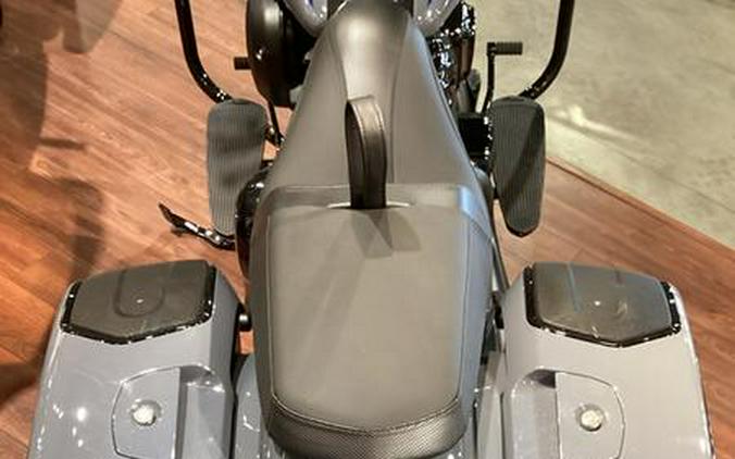 2024 Indian Motorcycle® Chieftain® Dark Horse® w/Powerband Audio Pkg Icon Stealth Gray Azure