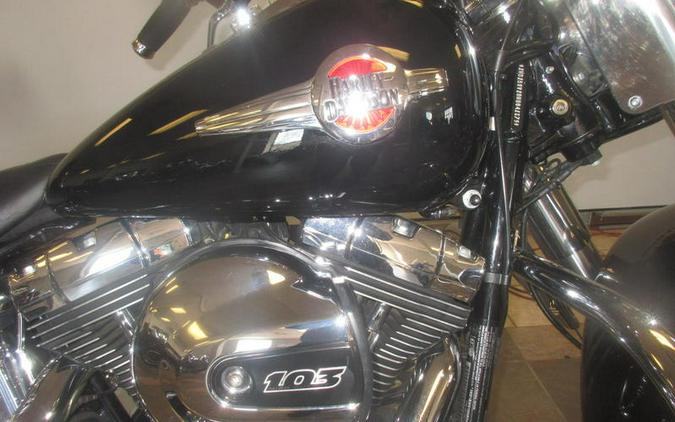 2017 Harley-Davidson® FLSTC - Heritage Softail® Classic