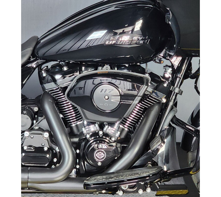 2024 Harley-Davidson Road Glide® FLTRX . VIVID BLACK