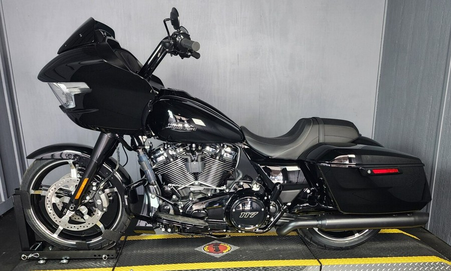 2024 Harley-Davidson Road Glide® FLTRX . VIVID BLACK