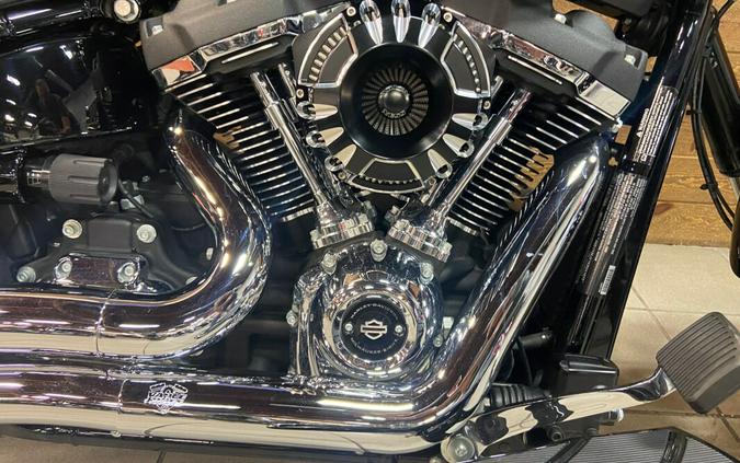 2019 Harley-Davidson® Sport Glide™ Vivid Black FLSB