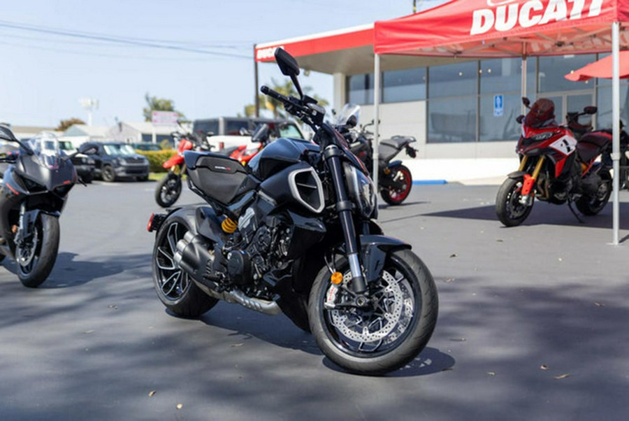 2024 Ducati Diavel V4 Black V4