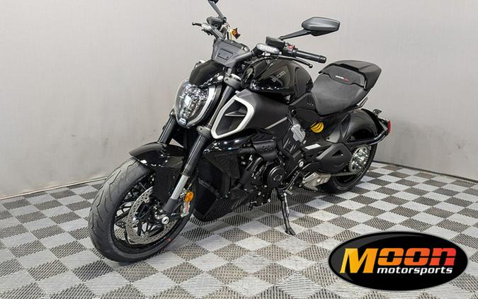 2024 Ducati Diavel V4 Black V4 THRILLING BLACK