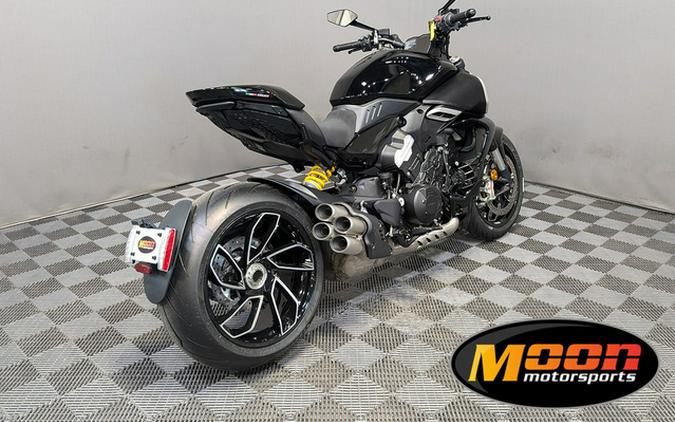 2024 Ducati Diavel V4 Black V4 THRILLING BLACK