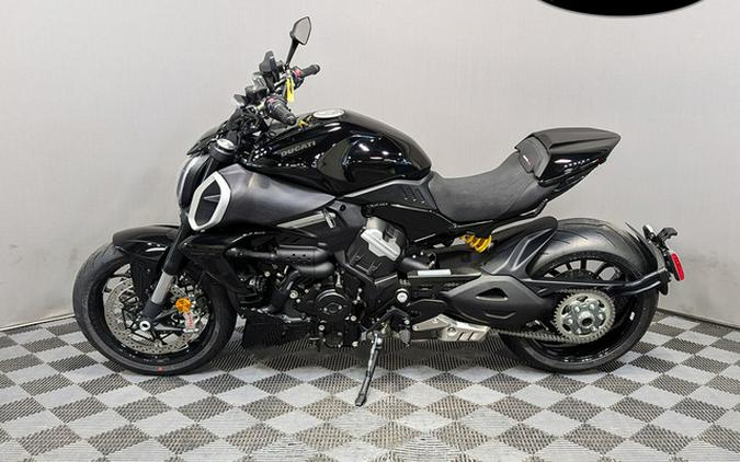 2024 Ducati Diavel V4 Black V4 THRILLING BLACK