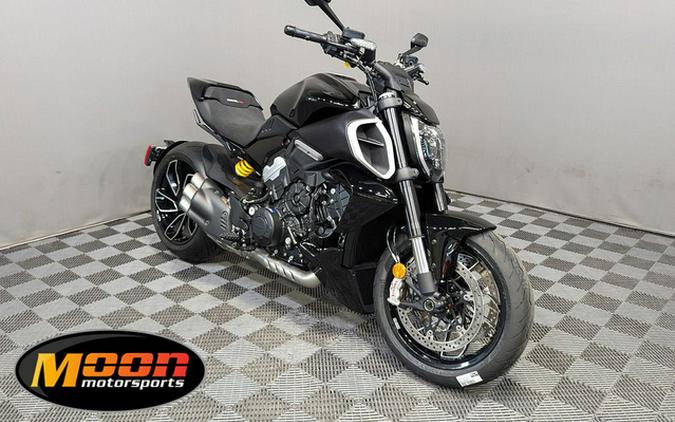 2024 Ducati Diavel V4 Black V4 THRILLING BLACK