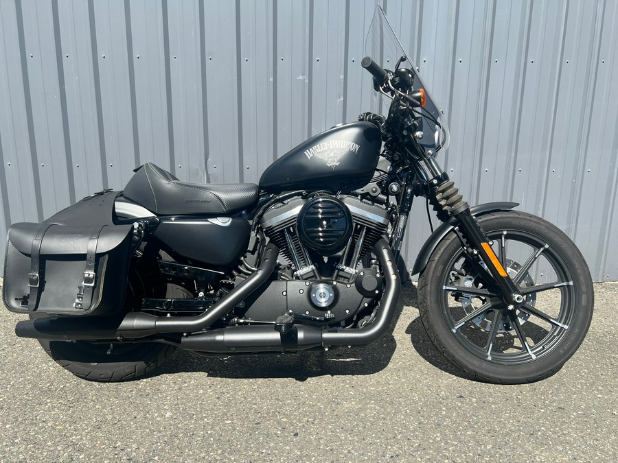 2017 Harley-Davidson® SPORTSTER IRON 883