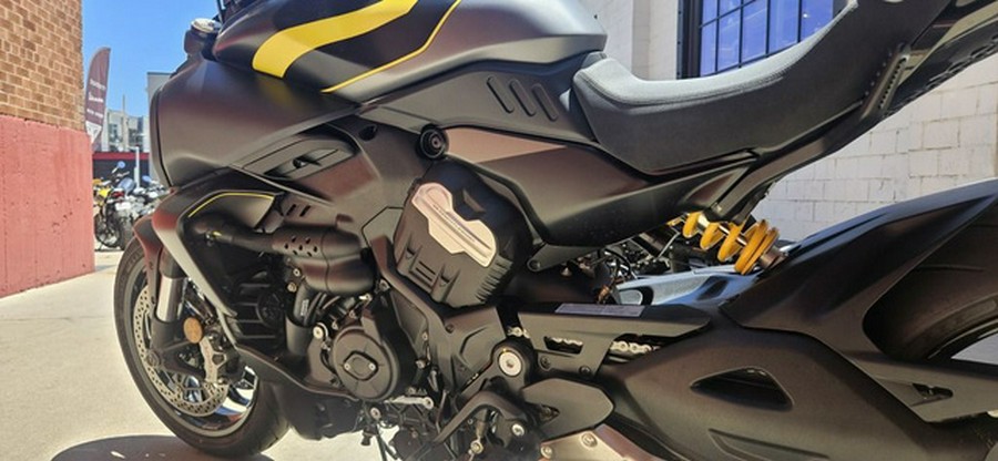 2026 Ducati Diavel V4 Black Roadster