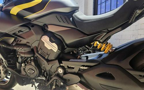 2026 Ducati Diavel V4 Black Roadster