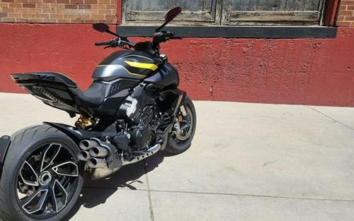 2026 Ducati Diavel V4 Black Roadster