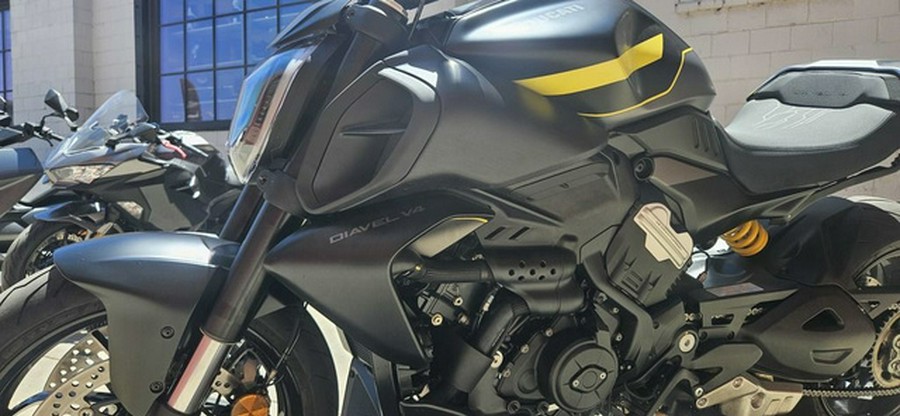 2026 Ducati Diavel V4 Black Roadster