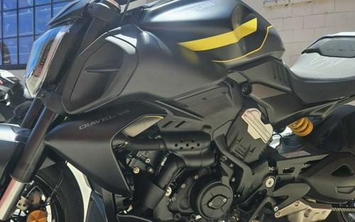 2026 Ducati Diavel V4 Black Roadster
