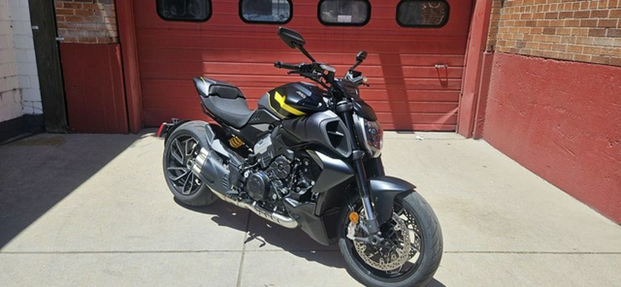 2026 Ducati Diavel V4 Black Roadster