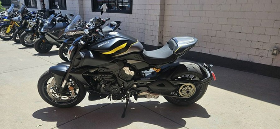 2026 Ducati Diavel V4 Black Roadster
