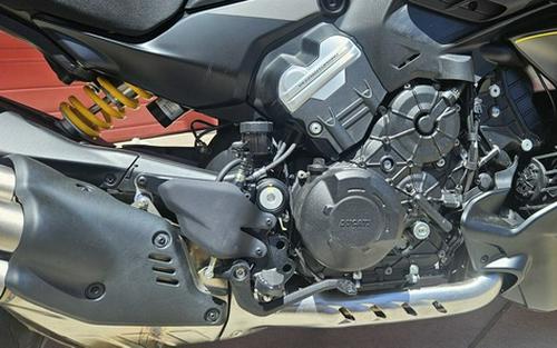 2026 Ducati Diavel V4 Black Roadster