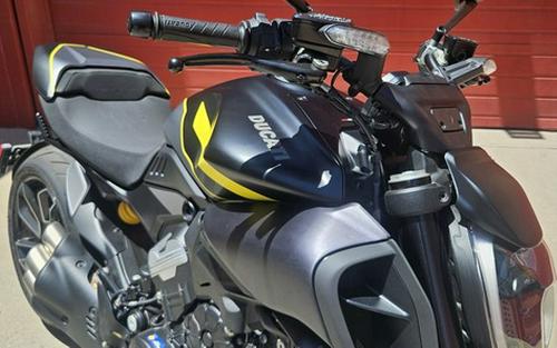 2026 Ducati Diavel V4 Black Roadster