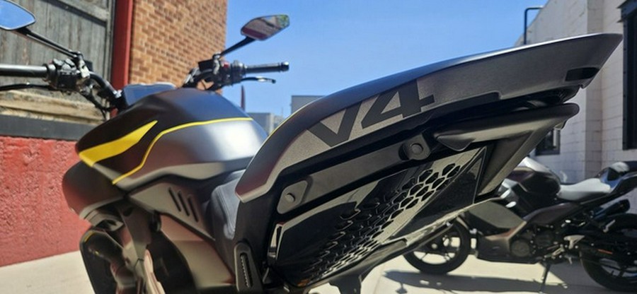 2026 Ducati Diavel V4 Black Roadster