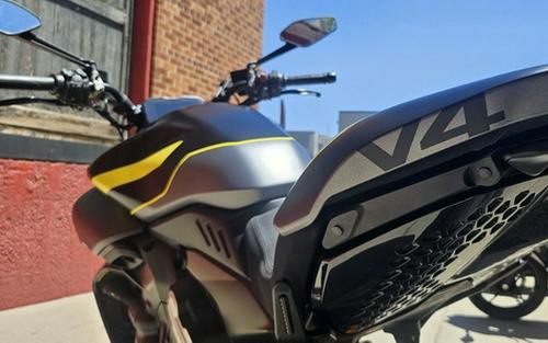 2026 Ducati Diavel V4 Black Roadster