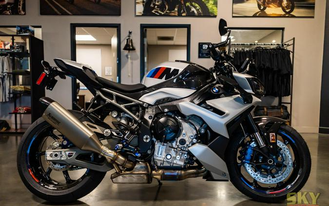 2026 BMW M 1000 R