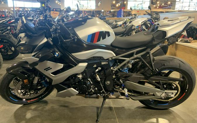 2026 BMW M 1000 R