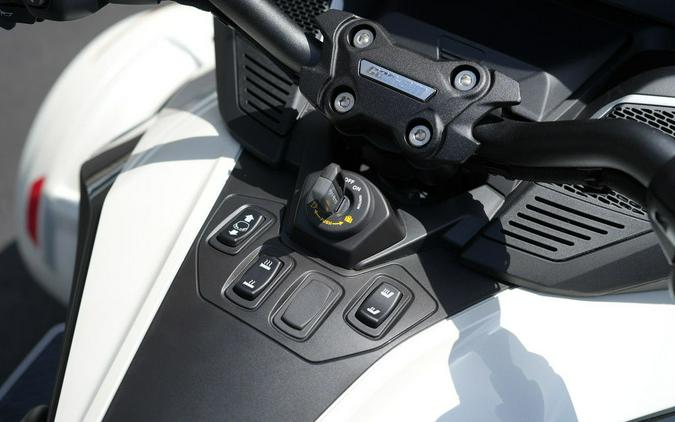 2026 Can-Am Spyder RT Limited Platine