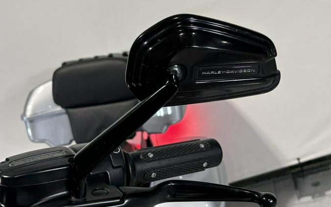 2019 Harley-Davidson® Street Glide® Special Barracuda Silver