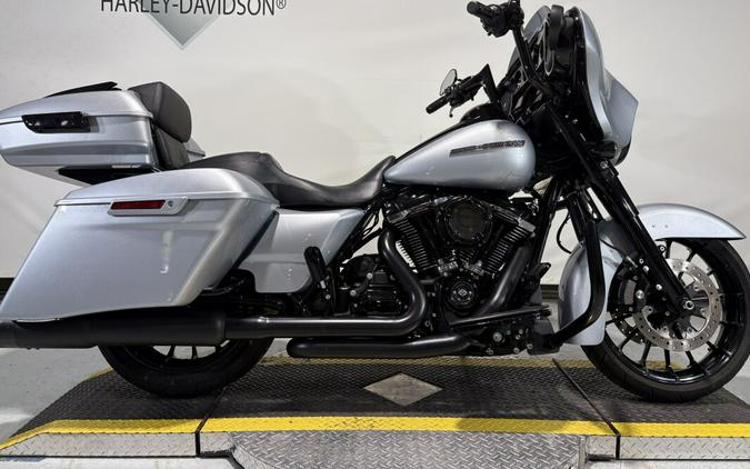 2019 Harley-Davidson® Street Glide® Special Barracuda Silver