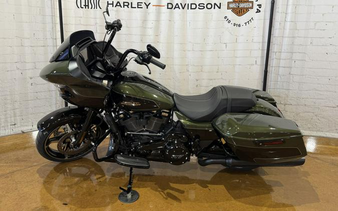Harley-Davidson® Road Glide® 2026 FLTRX 0034631065 OLIVE STEEL MTL/BLACK