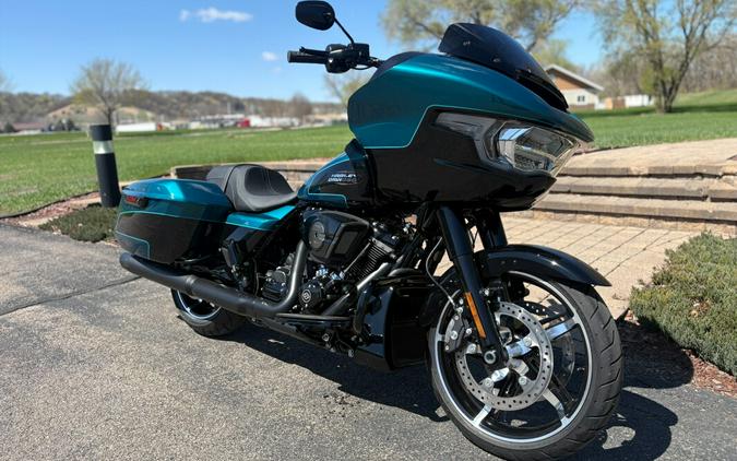 2026 Harley-Davidson® Road Glide® Teal Thunder / Vivid Black Black Trim