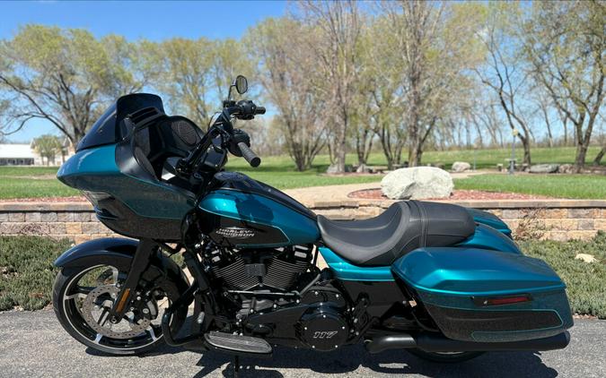 2026 Harley-Davidson® Road Glide® Teal Thunder / Vivid Black Black Trim