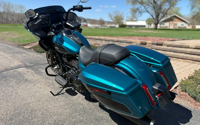 2026 Harley-Davidson® Road Glide® Teal Thunder / Vivid Black Black Trim