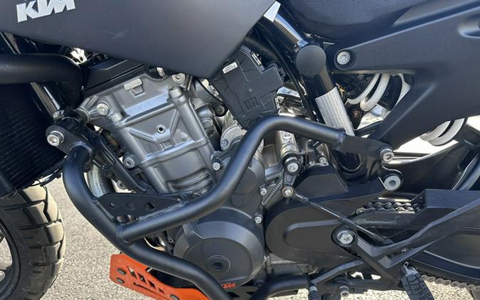2021 KTM Duke 890 890 R