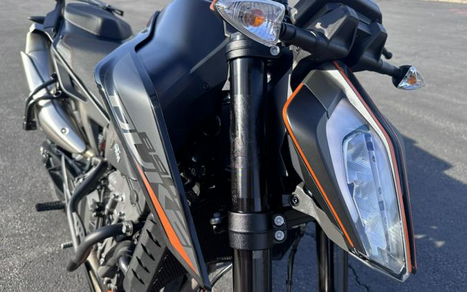 2021 KTM Duke 890 890 R