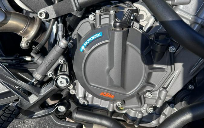 2021 KTM Duke 890 890 R
